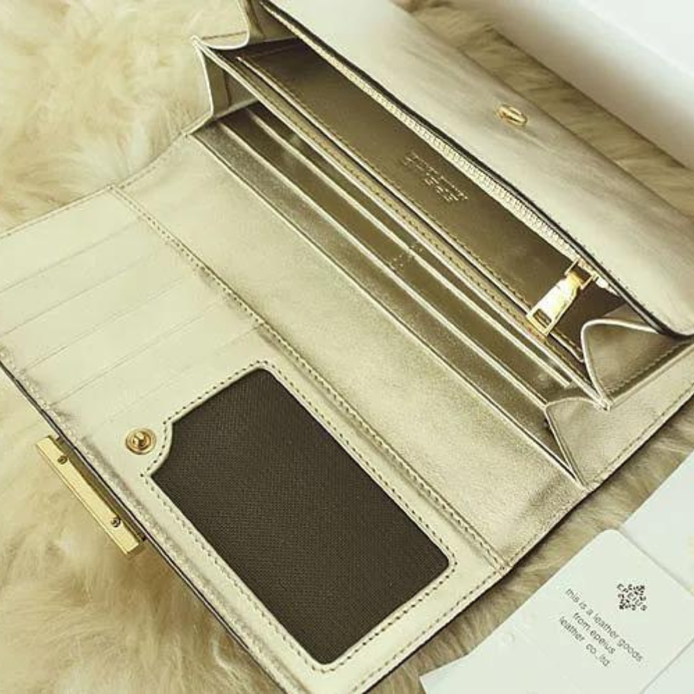 
                  
                    Grand Portefeuille Femme Luxe Or
                  
                
