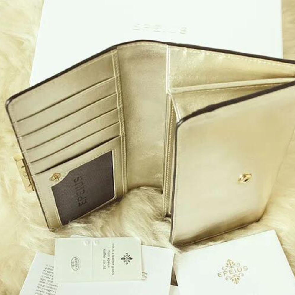 
                  
                    Grand Portefeuille Femme Luxe Or
                  
                