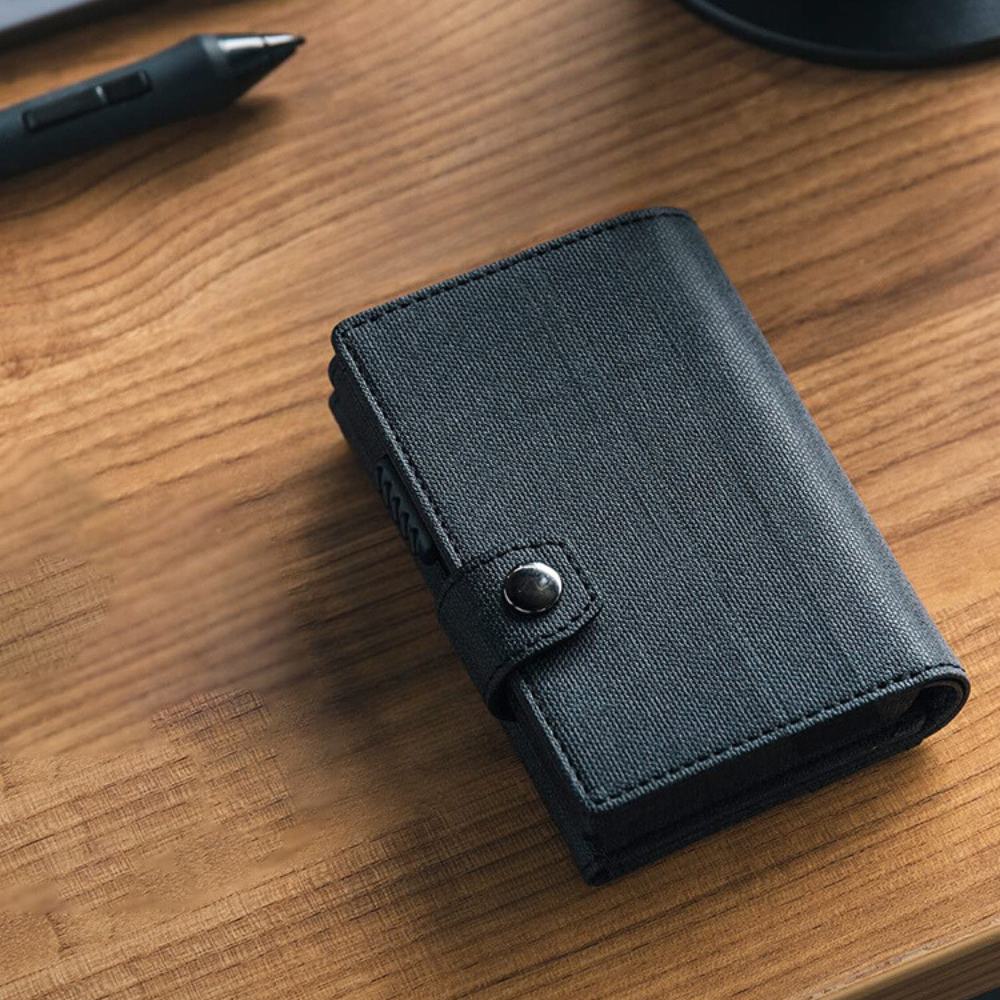 
                  
                    Porte Carte Tissu Noir
                  
                